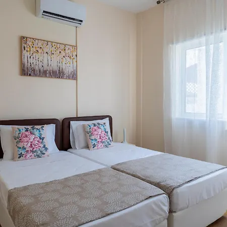 Bloom Apartment *